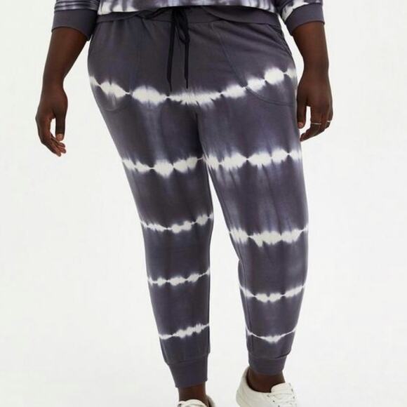 Torrid Active Tie Dye Fleece Joggers Sweatpants Size 2X Pockets Cropped Leggings - Picture 1 of 16